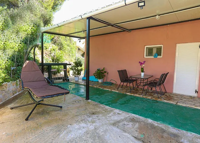 Corfu Seaside - Private Garden Retreat Apartament